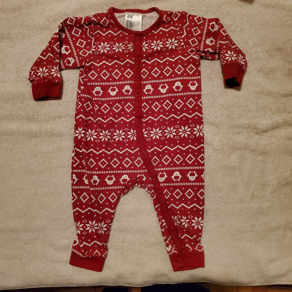 (6/$18) 6-9m H&M Festive Red and White Kids Footie
